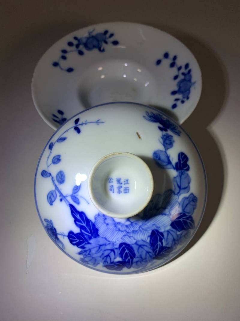 清宣统 青花“蚕食”图三才盖杯 - 图12