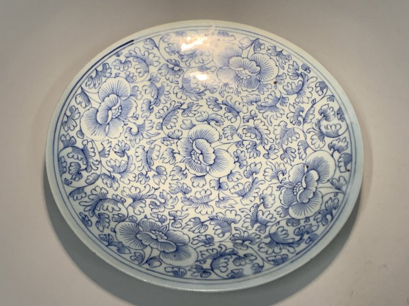 清嘉庆 青花线描缠枝花卉纹盘 - 图3