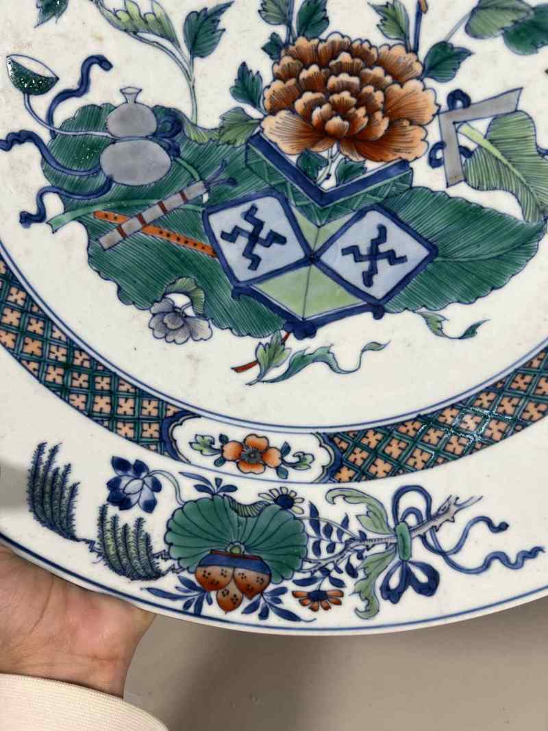 清康熙 斗彩提篮花卉暗八宝纹大盘 - 图10