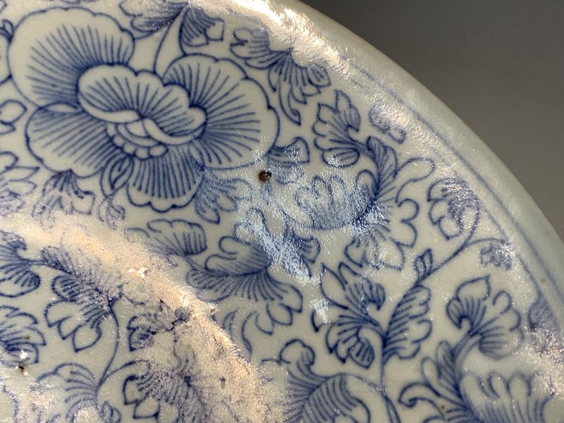 清嘉庆 青花线描缠枝花卉纹盘 - 图4