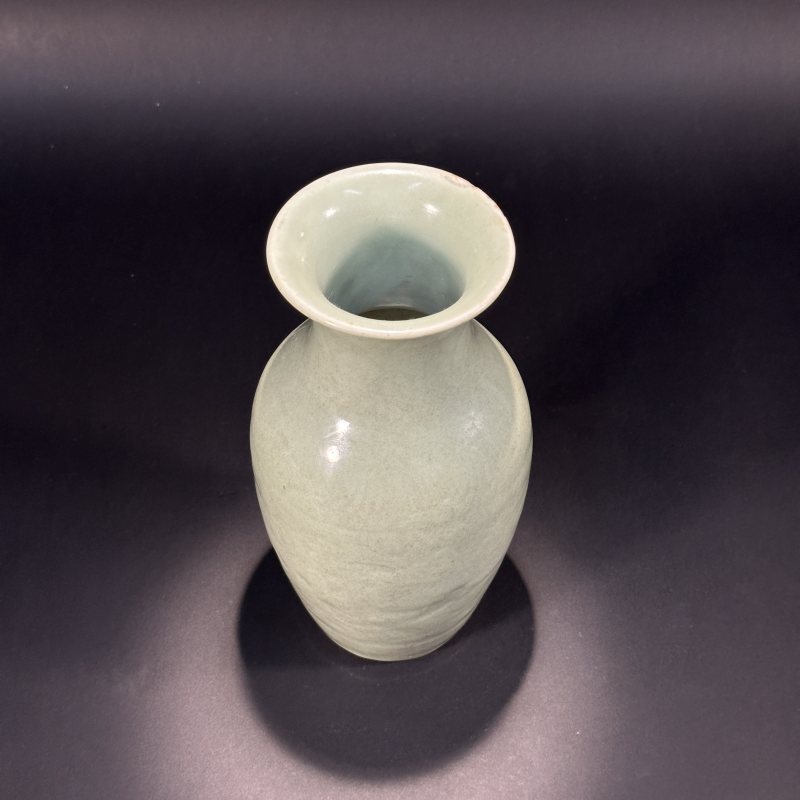 清 青釉模印花卉纹瓶 - 图2