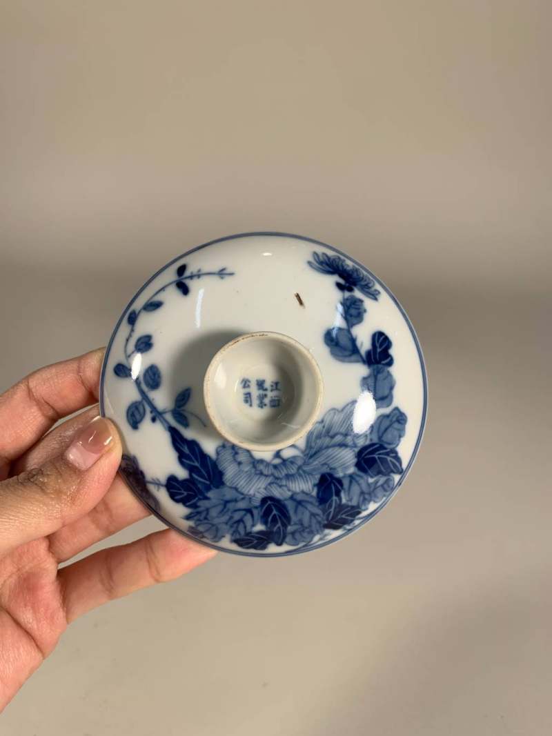 清宣统 青花“蚕食”图三才盖杯 - 图8