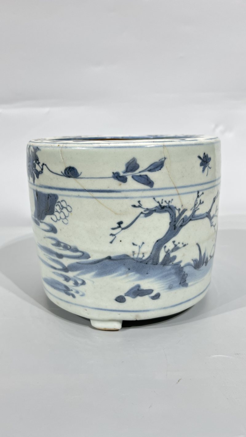 明 青花山水人物纹三足炉 - 图4