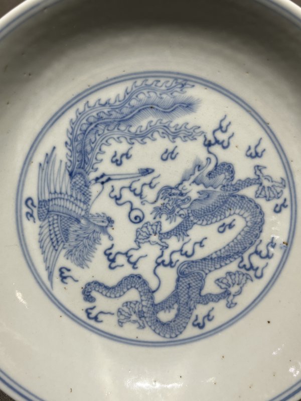 " 大清雍正年制 " 款青花淡描海水龙凤纹盘 - 图3