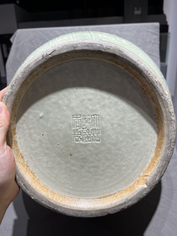 清 青釉夔龙纹四环双兽耳衔环尊 - 图11