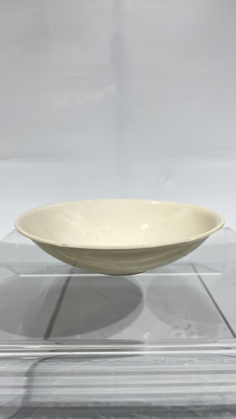 明 定瓷刻花花口碗 - 图2