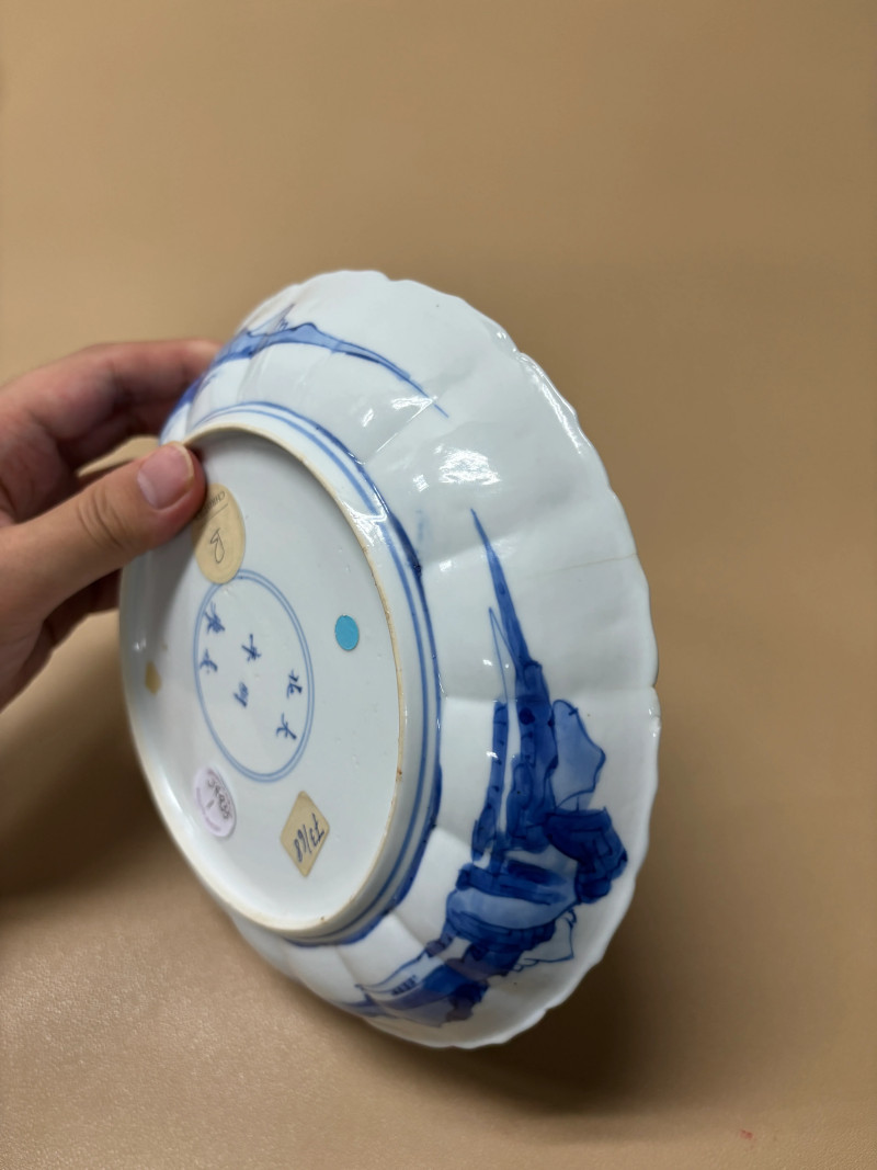 清康熙 青花西厢记佛殿奇逢菱口盘 - 图8