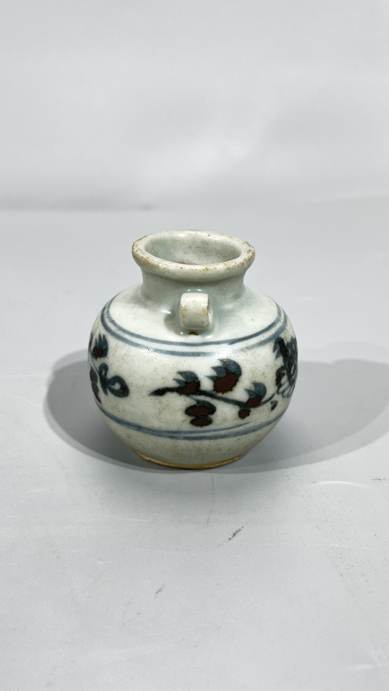 明洪武 青花缠枝菊纹双系水盂 - 图3