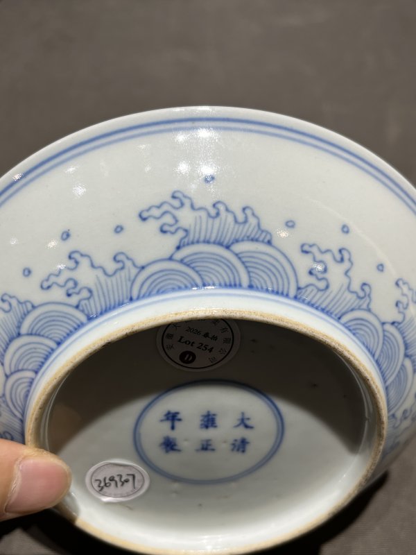 " 大清雍正年制 " 款青花淡描海水龙凤纹盘 - 图6