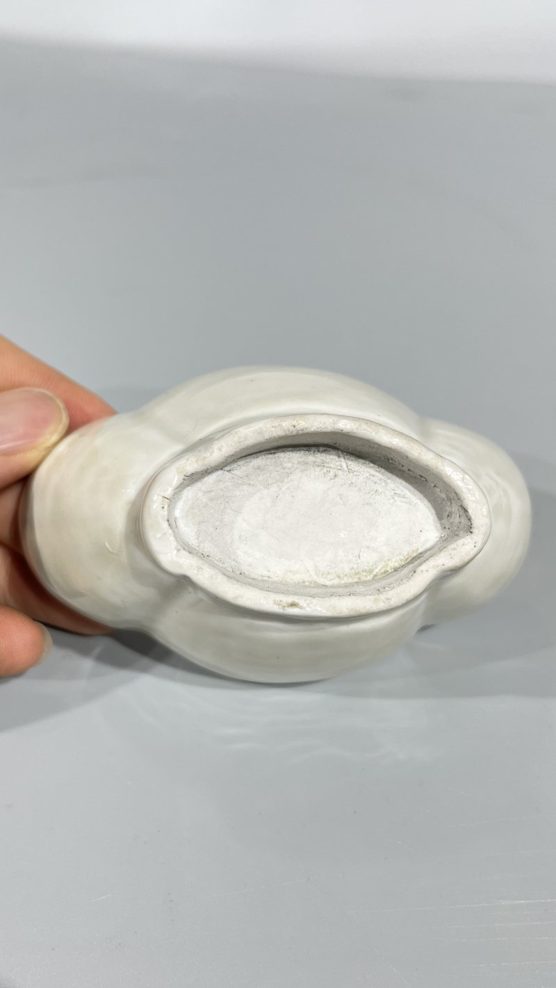 明 定白瓷海棠形鱼纹洗 - 图7