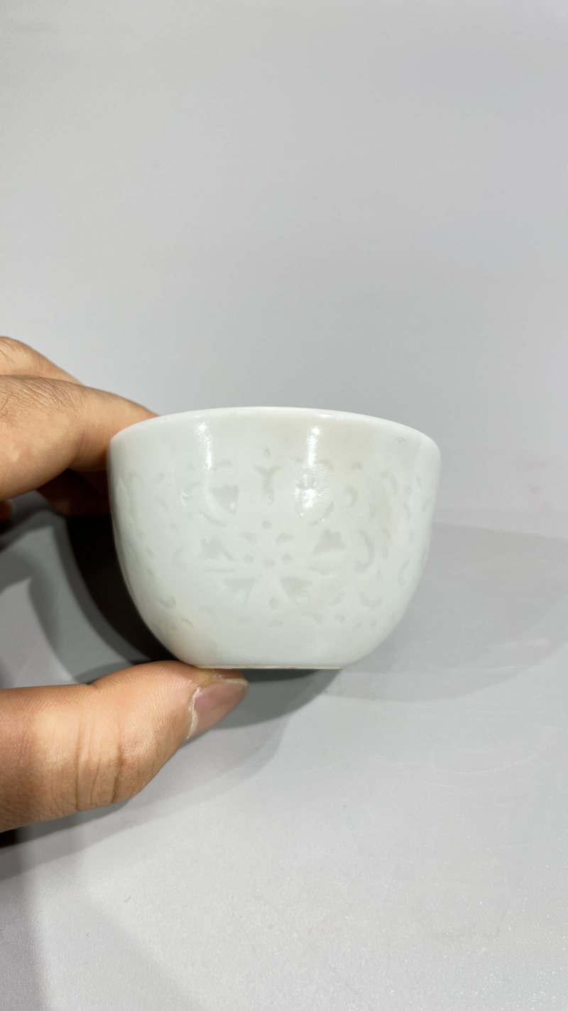 清 白釉玲珑杯 - 图2
