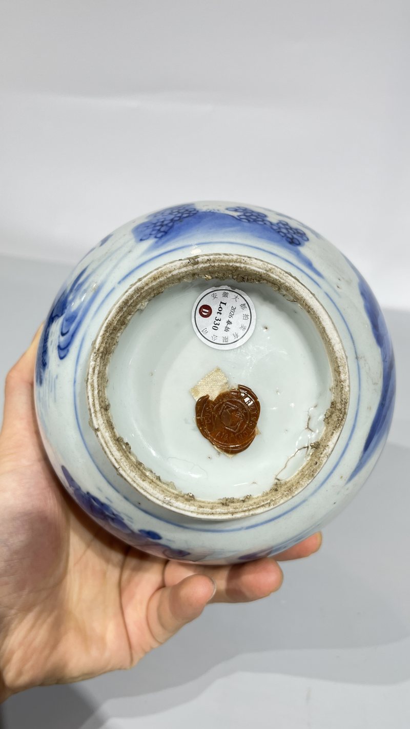 明崇祯 青花垂钓人物图赏瓶 - 图11