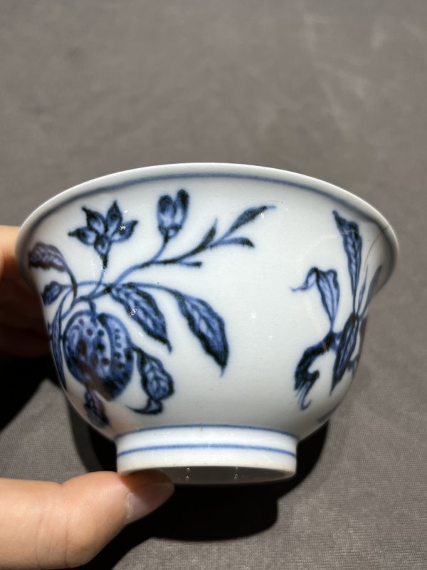 明永乐 青花折枝桃纹杯 - 图4