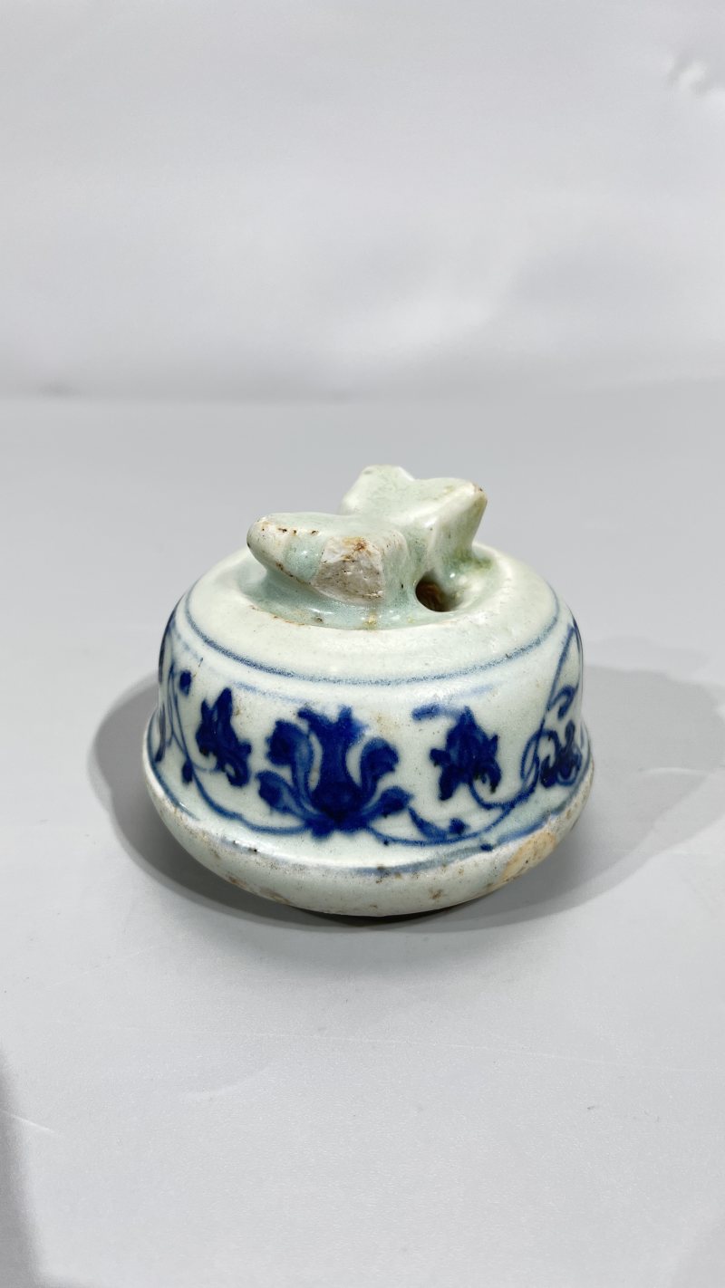 明洪武 青花缠枝银锭纽权 - 图3