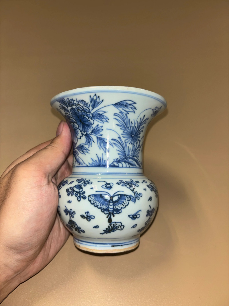 明万历 青花花蝶纹渣斗 - 图2