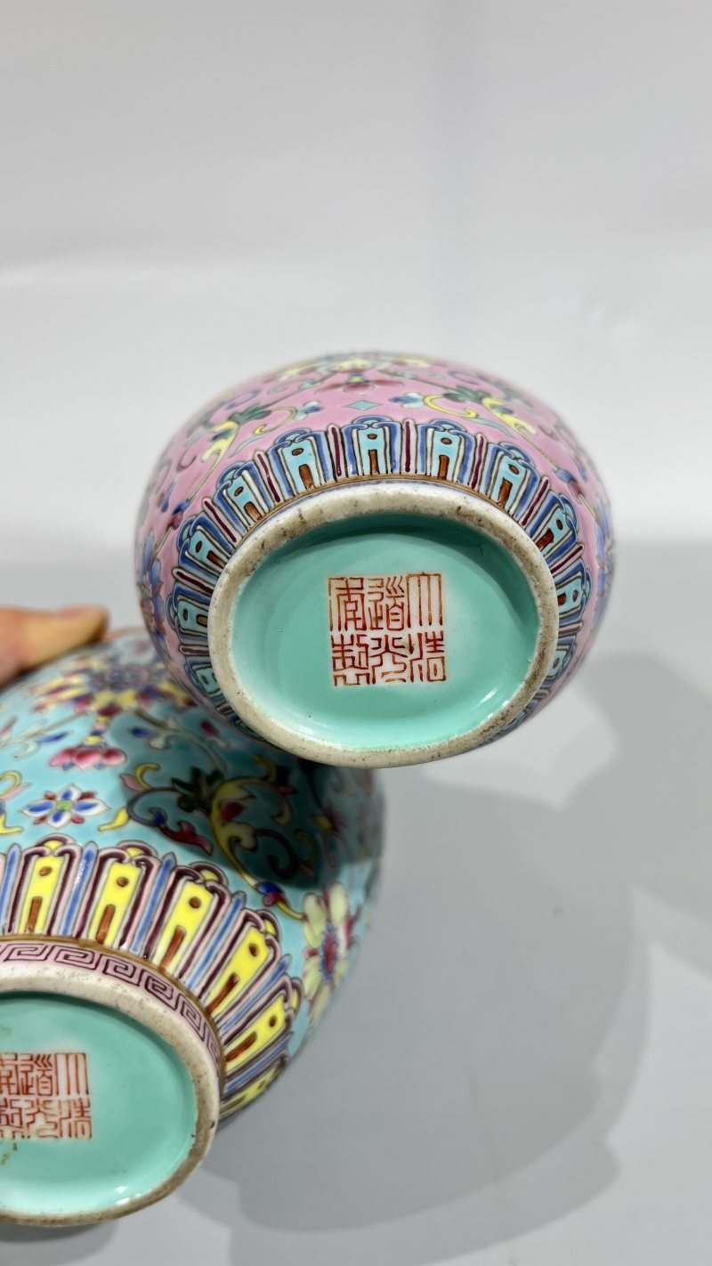 清道光 粉彩八宝莲纹双联瓶 - 图6