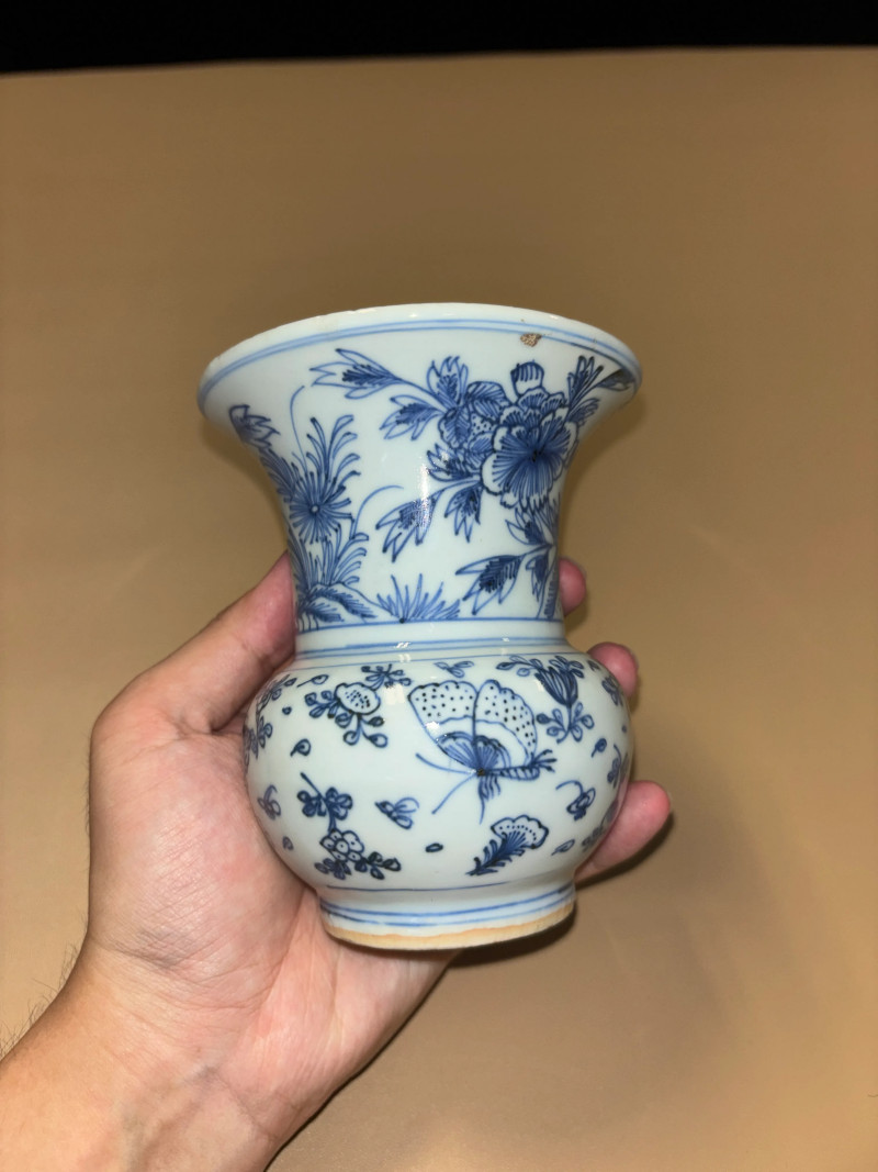 明万历 青花花蝶纹渣斗 - 图3