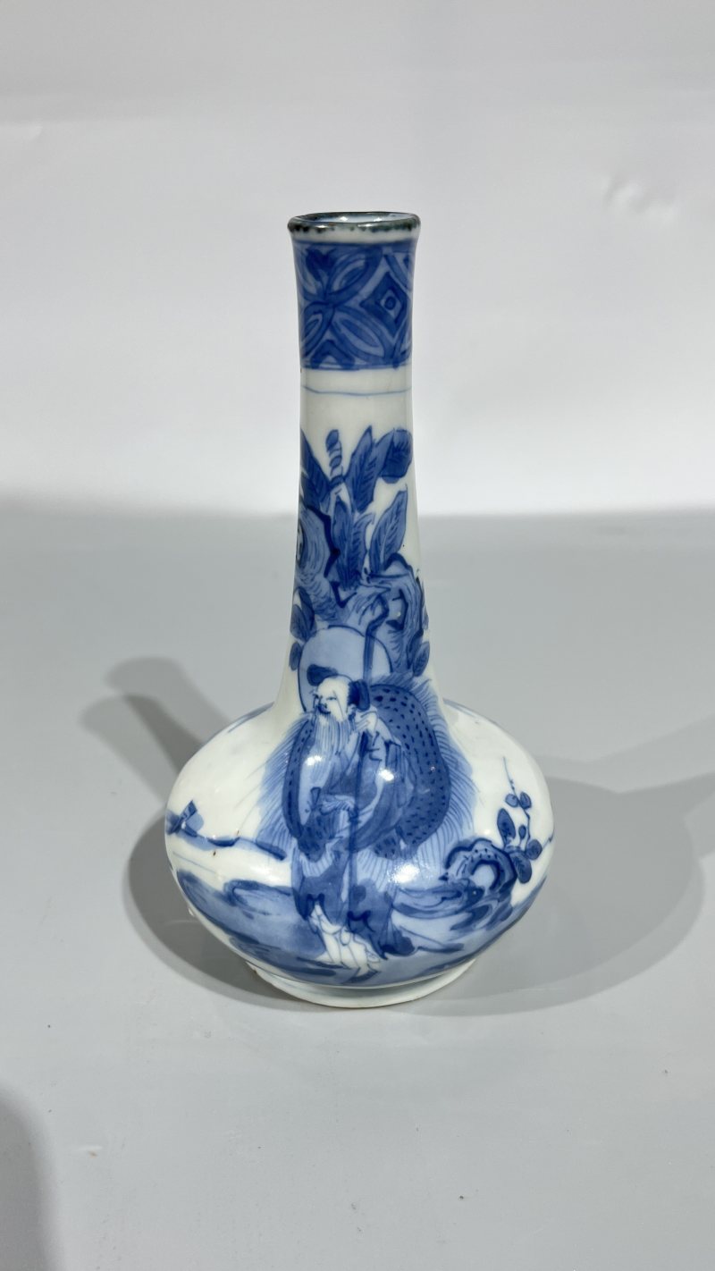 明 青花人物纹长颈瓶 - 图2