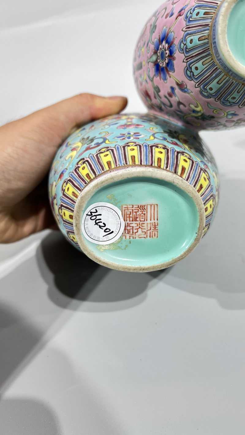 清道光 粉彩八宝莲纹双联瓶 - 图7