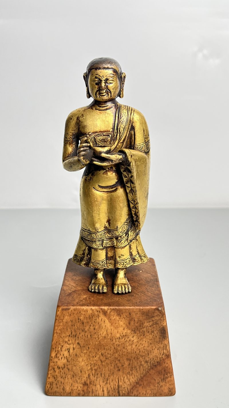 清 铜鎏金持钵罗汉立像 - 图2