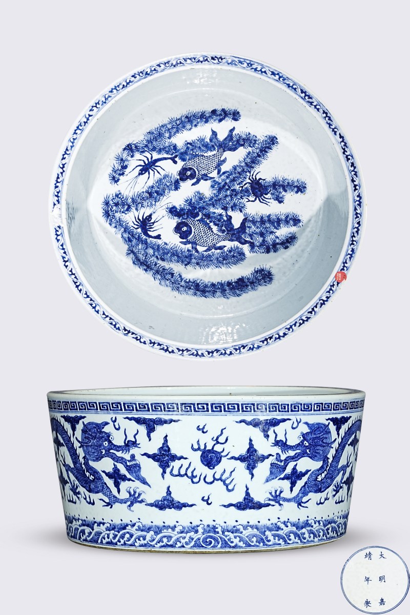 明嘉靖青花外双龙戏珠五爪龙纹内鱼藻纹缸