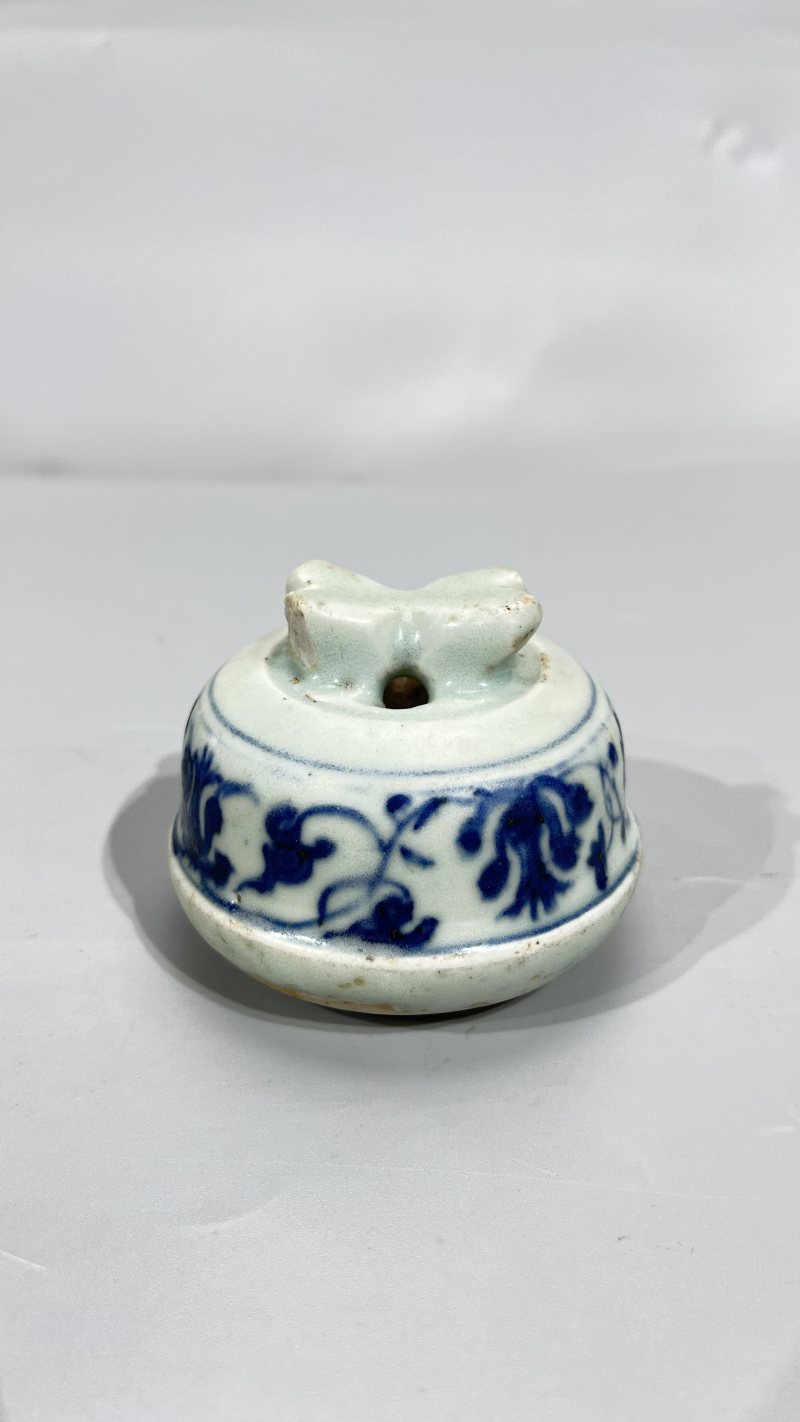 明洪武 青花缠枝银锭纽权 - 图5