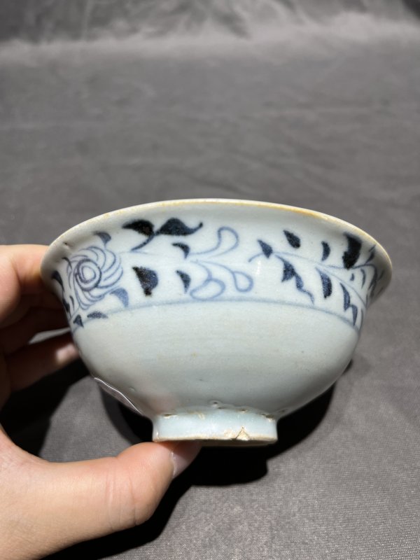 明洪武 青花缠枝菊纹碗 - 图3