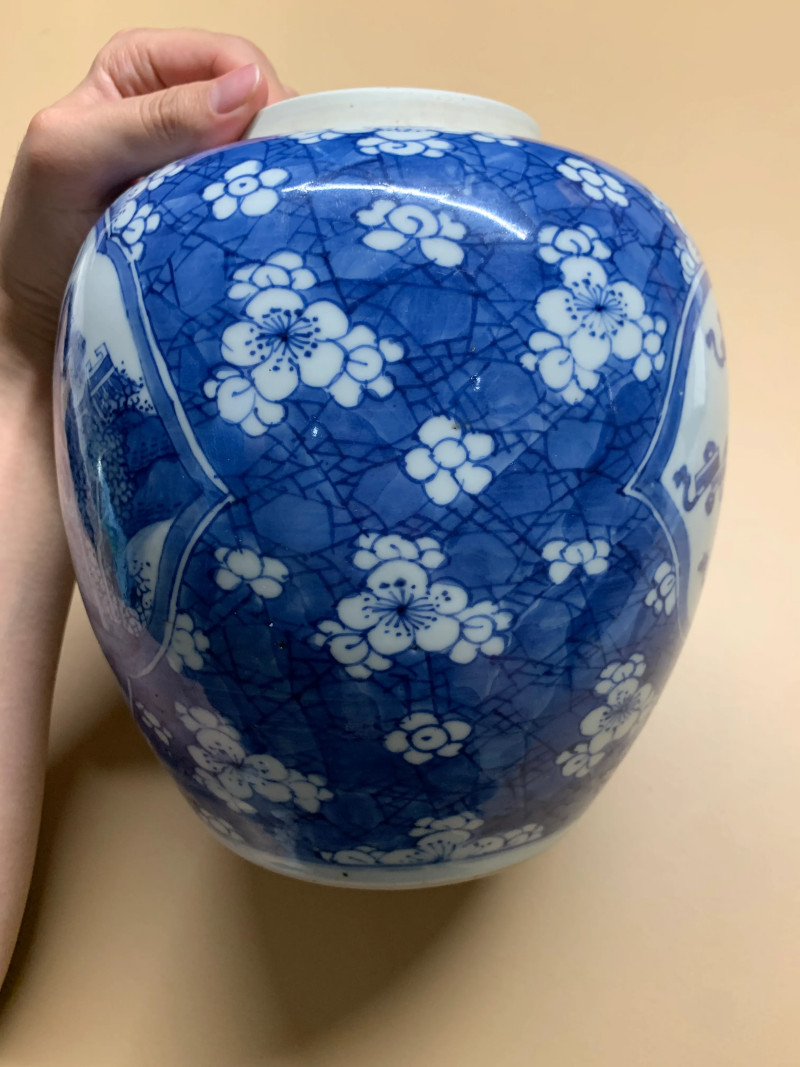 清康熙 青花冰梅开光山水人物纹罐 - 图5