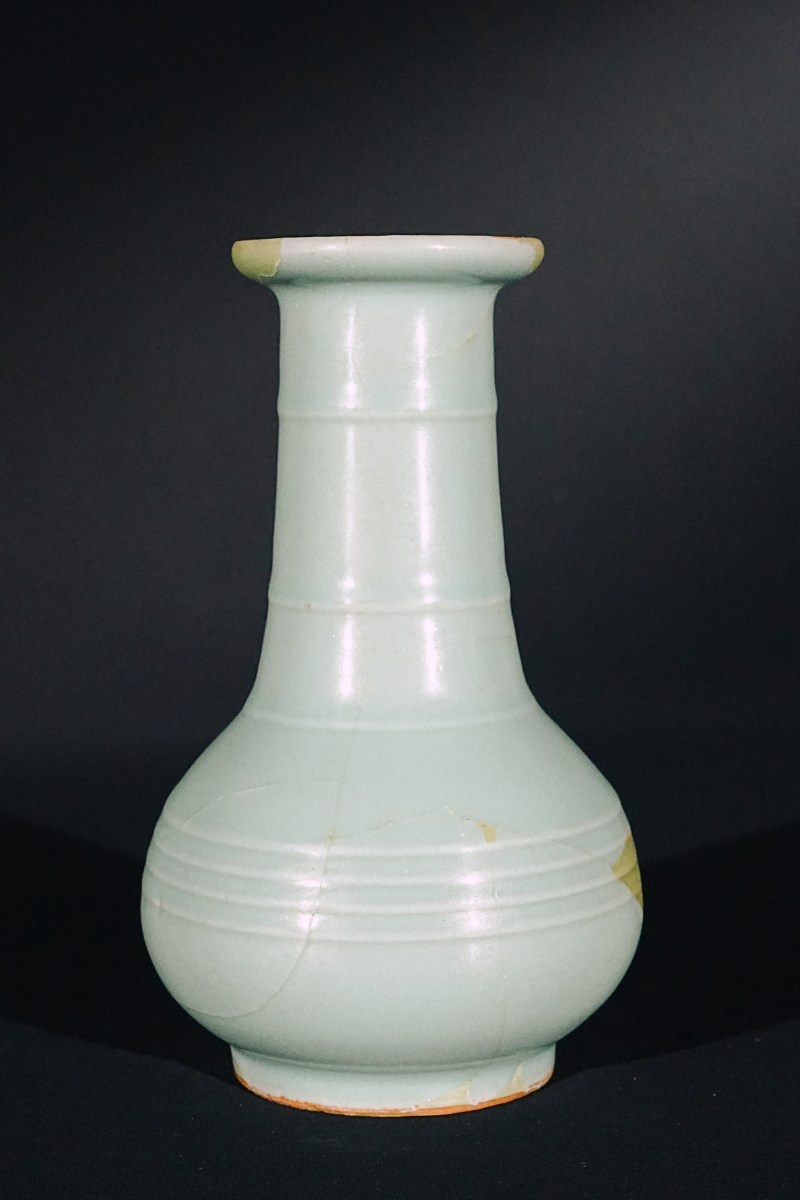 明 青瓷弦纹长颈瓶