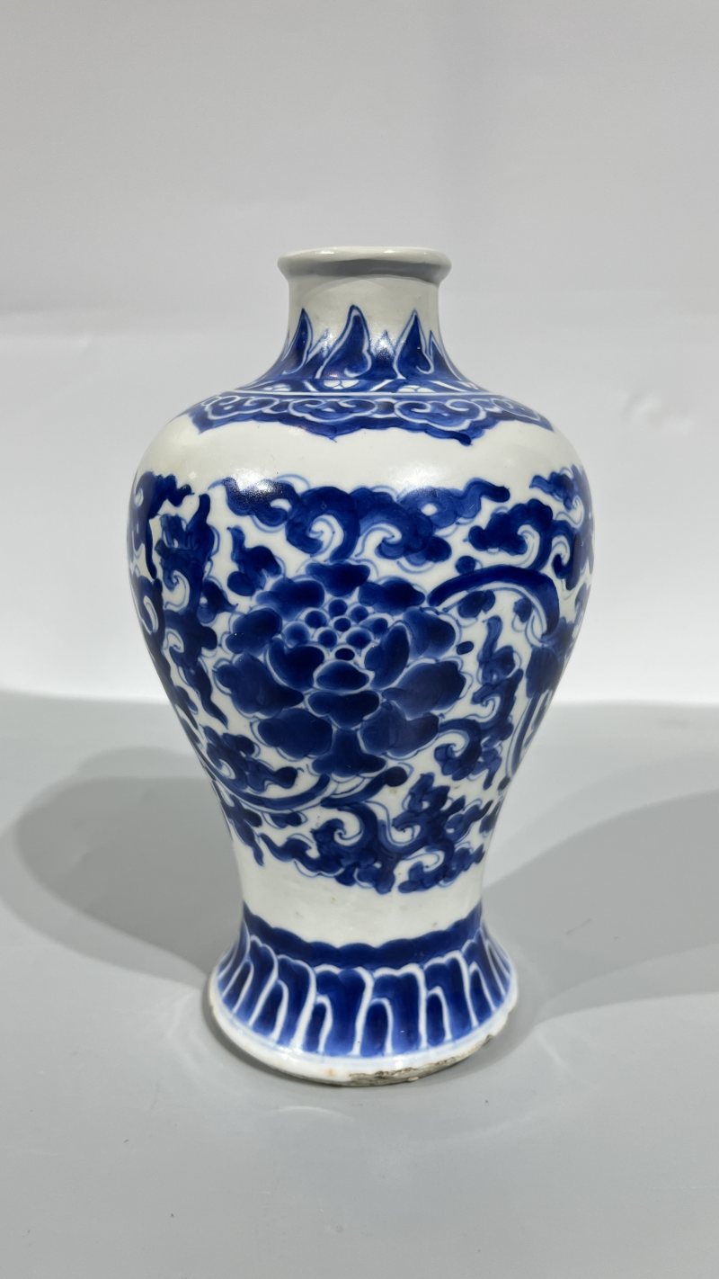 清康熙 青花缠枝花卉纹梅瓶 - 图2