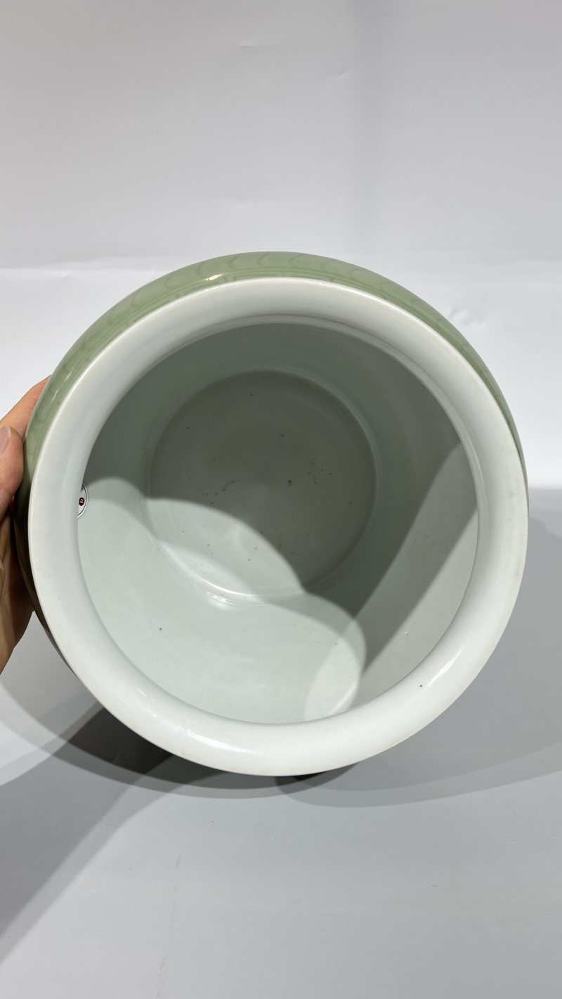 清 豆青釉暗刻花卉纹尊 - 图6