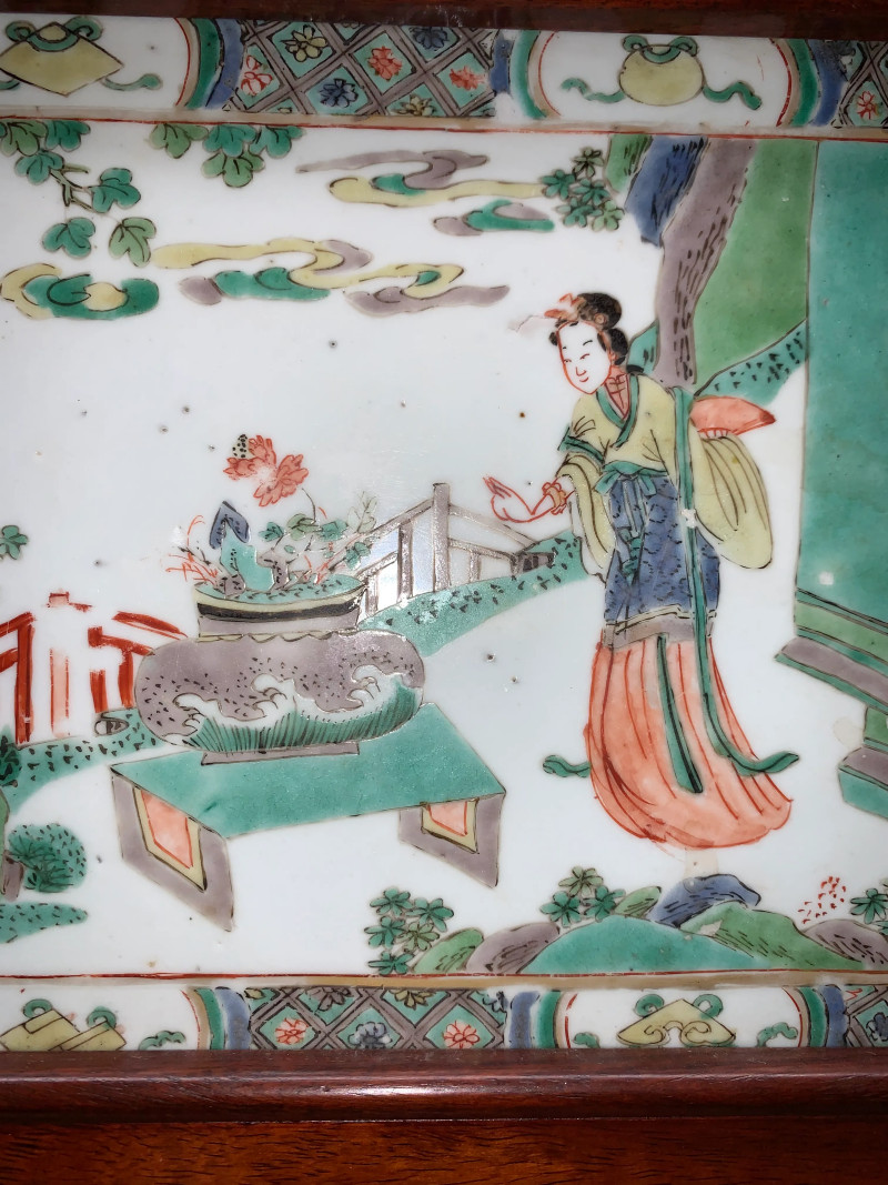 清康熙 五彩仕女庭院图瓷板 - 图4
