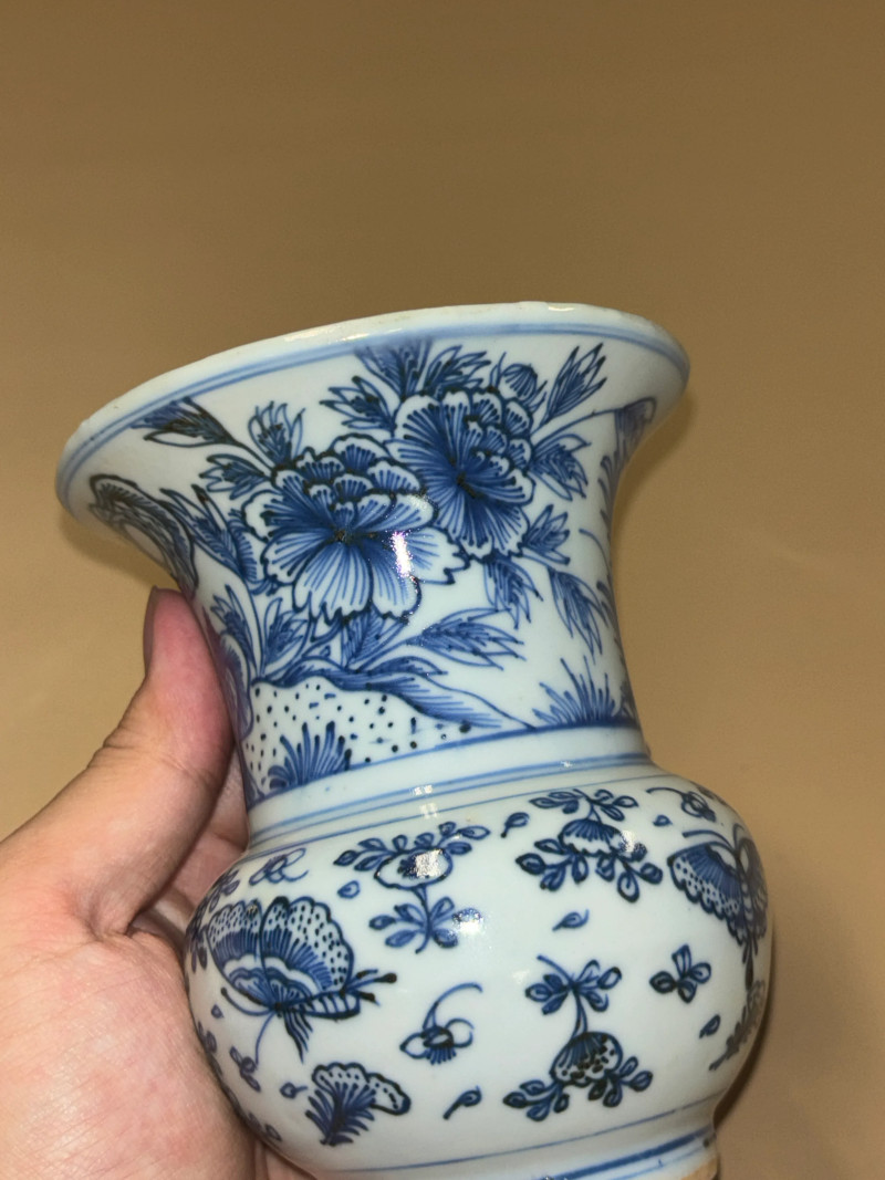 明万历 青花花蝶纹渣斗 - 图6