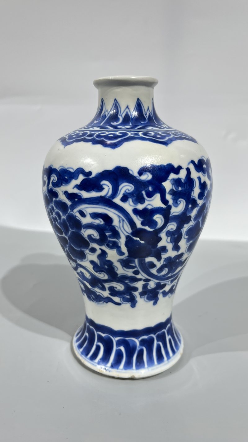 清康熙 青花缠枝花卉纹梅瓶 - 图3