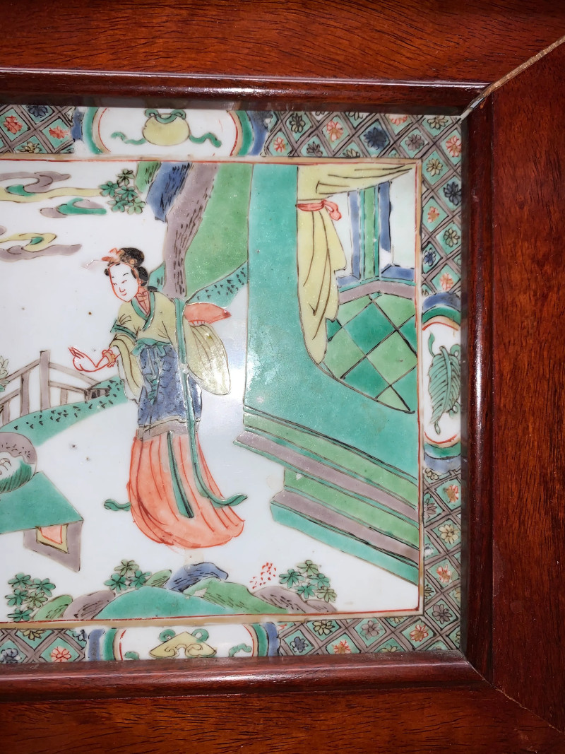 清康熙 五彩仕女庭院图瓷板 - 图5