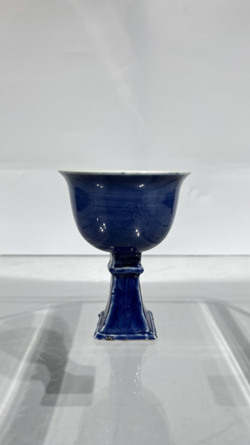 明 霁蓝釉刻花高足杯 - 图2
