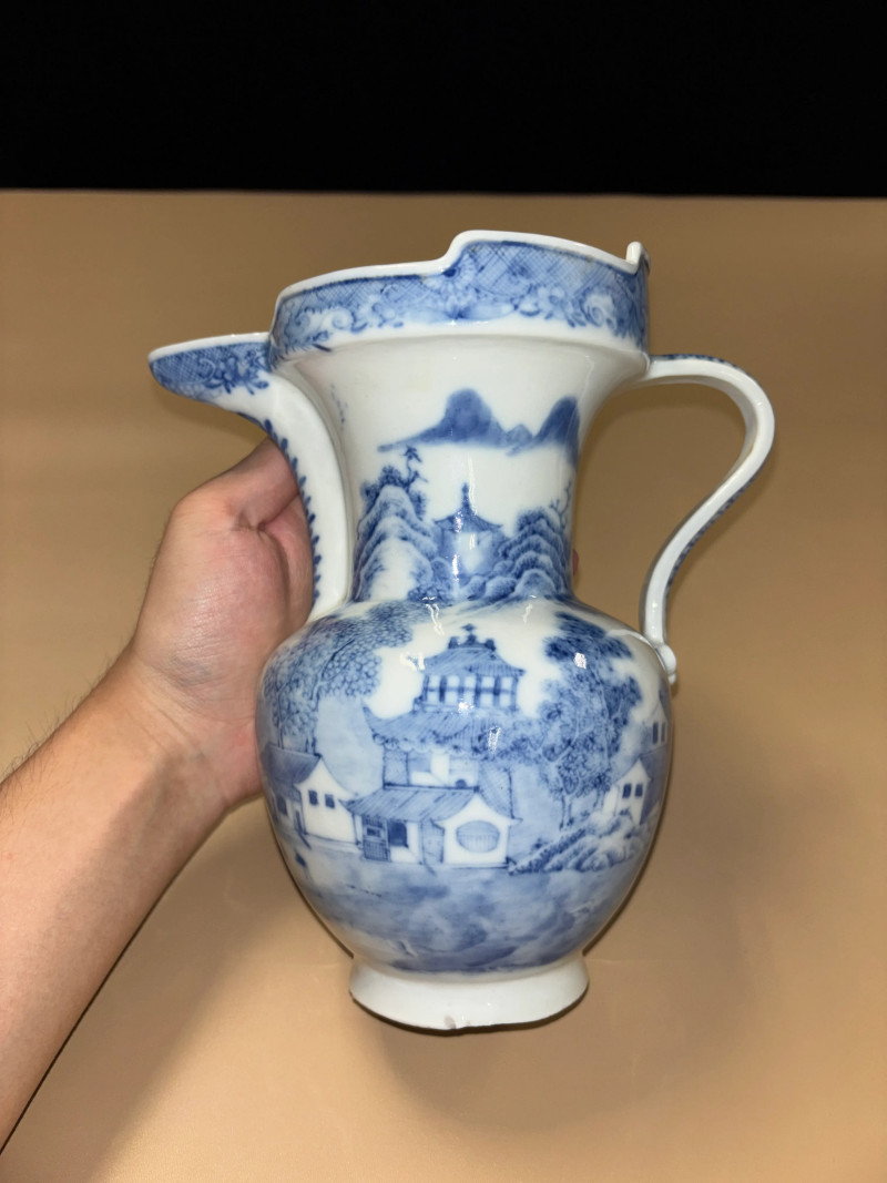清乾隆 青花山水纹僧帽壶 - 图2