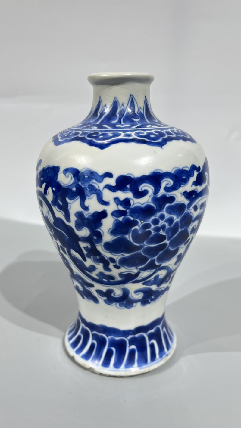 清康熙 青花缠枝花卉纹梅瓶 - 图4