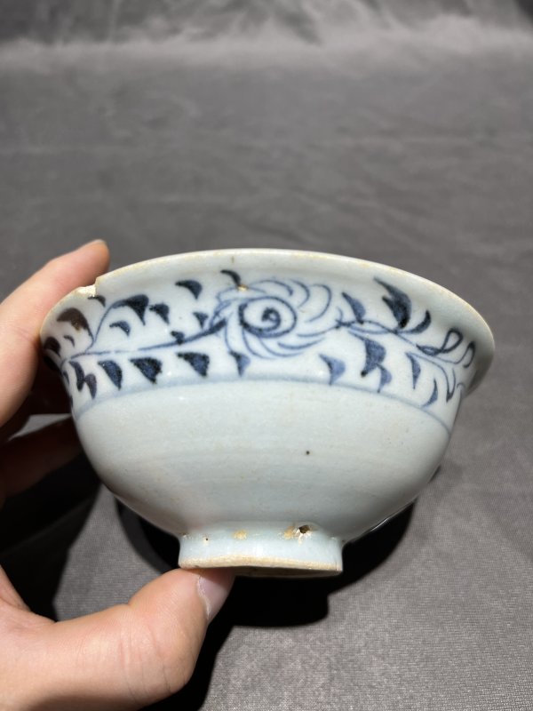 明洪武 青花缠枝菊纹碗 - 图6