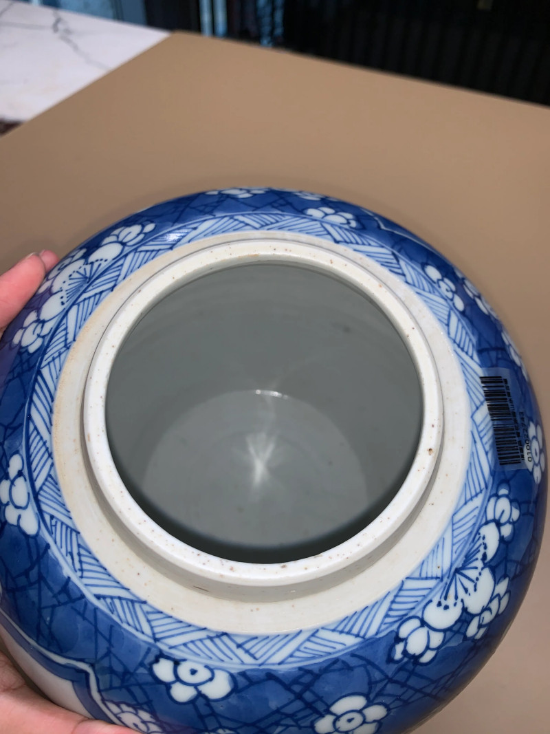 清康熙 青花冰梅开光山水人物纹罐 - 图8