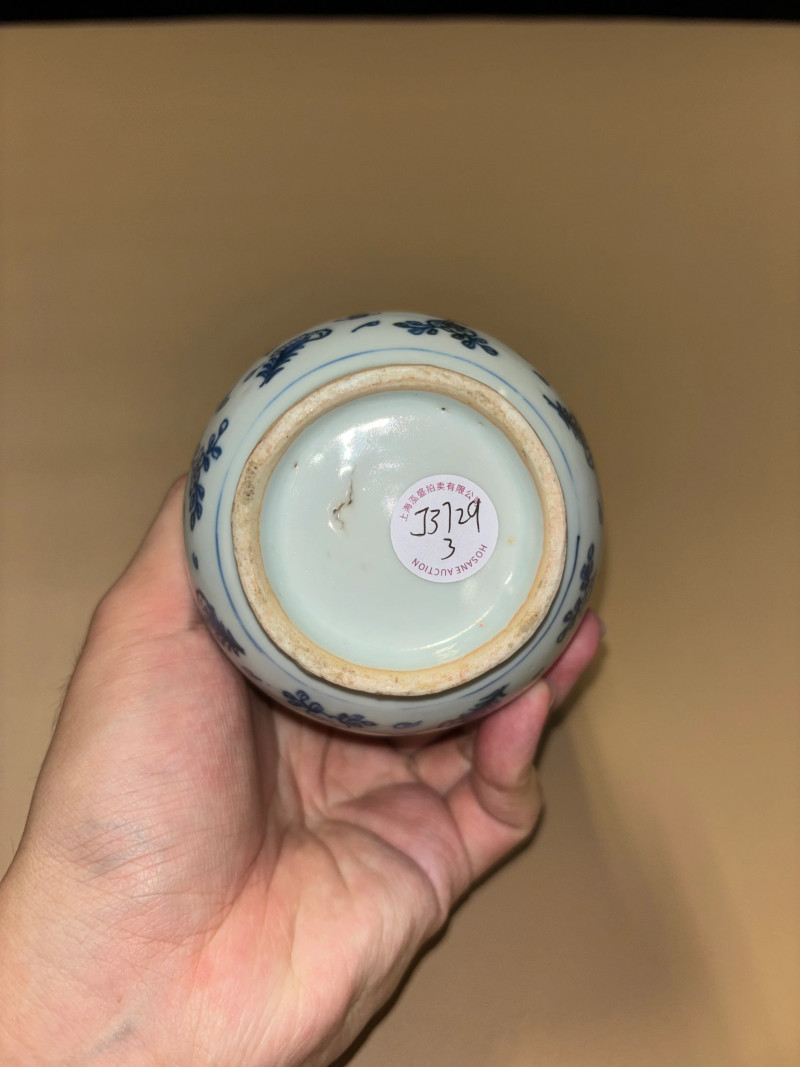 明万历 青花花蝶纹渣斗 - 图8