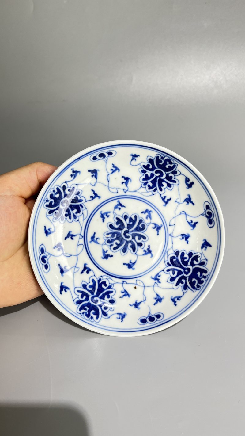 清 青花缠枝莲纹盘 - 图2