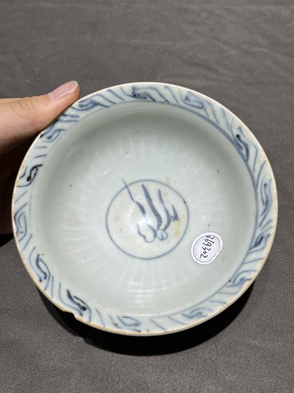 明洪武 青花缠枝菊纹碗 - 图7
