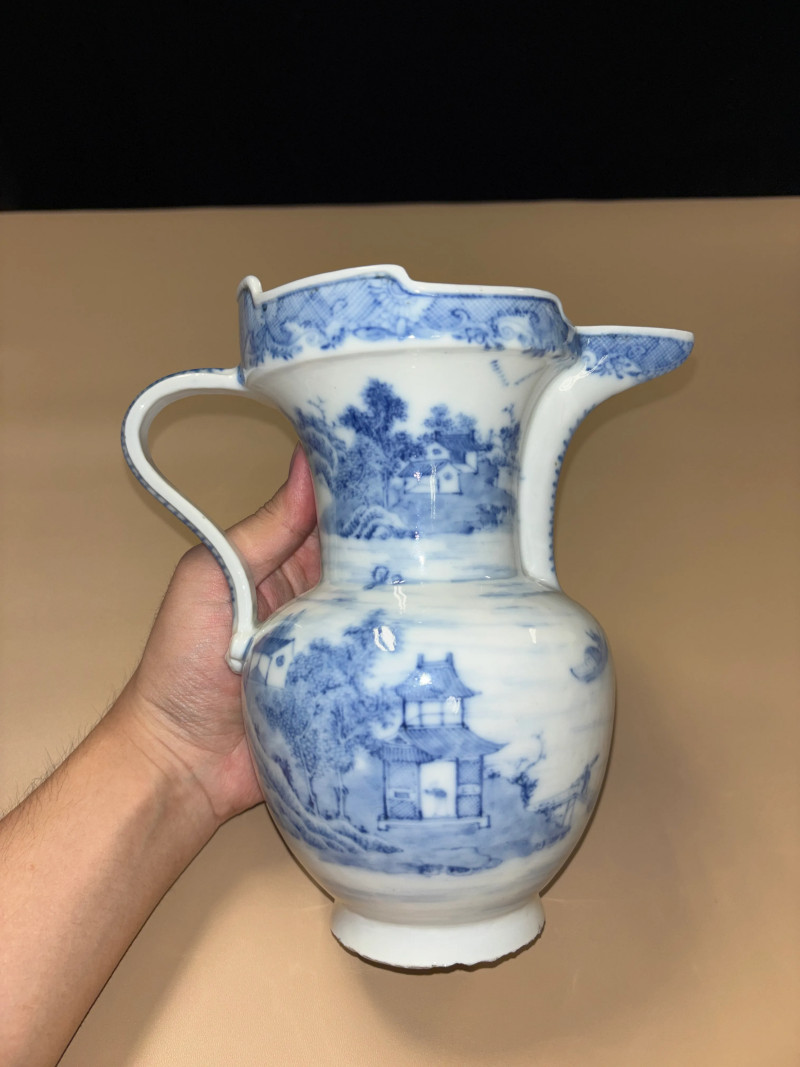 清乾隆 青花山水纹僧帽壶 - 图4