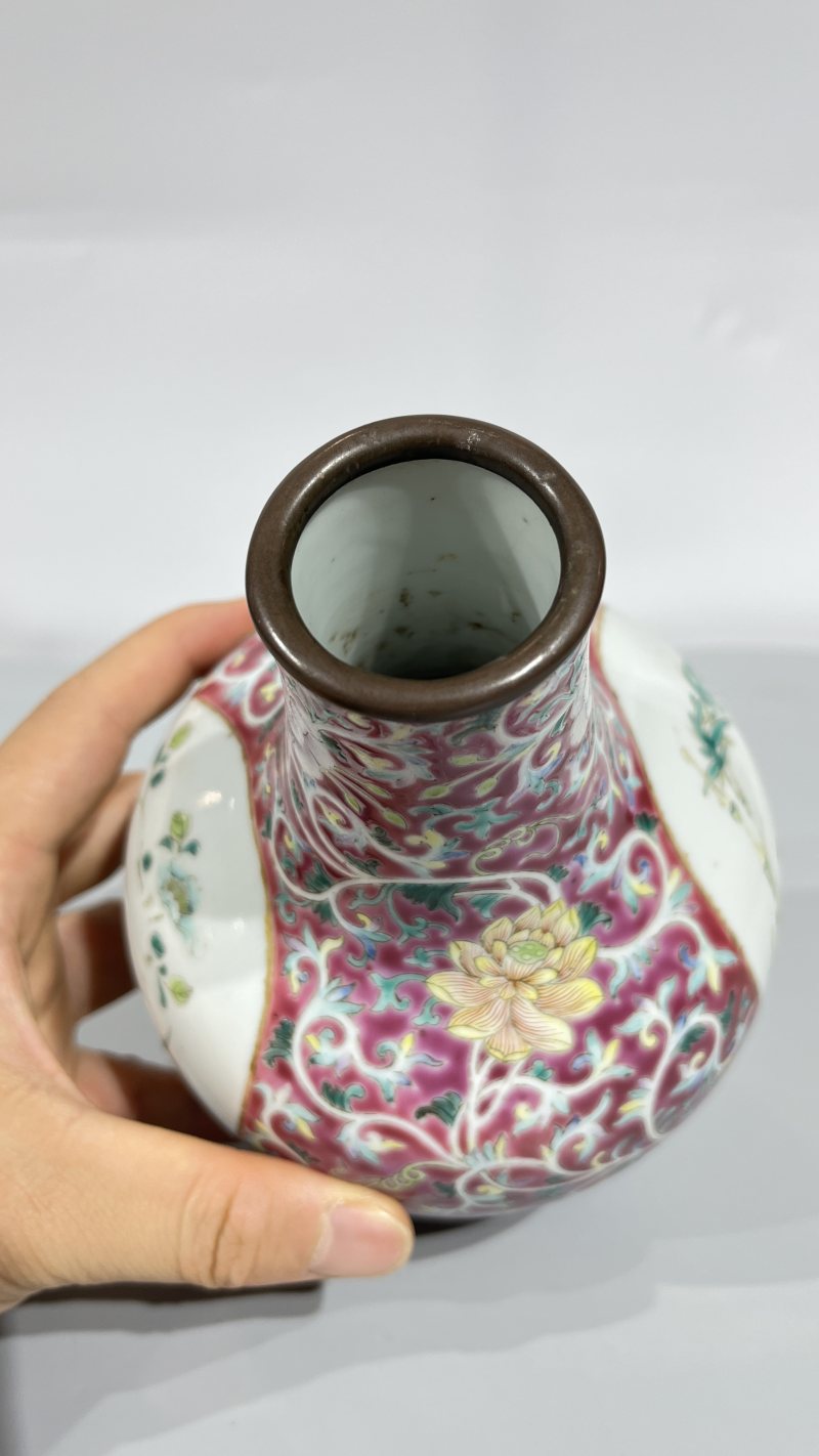 清 粉彩开光花卉纹瓶 - 图8