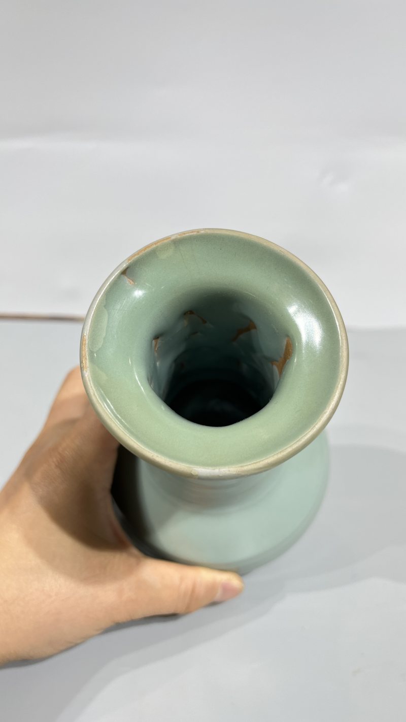 明 青瓷弦纹长颈瓶 - 图6