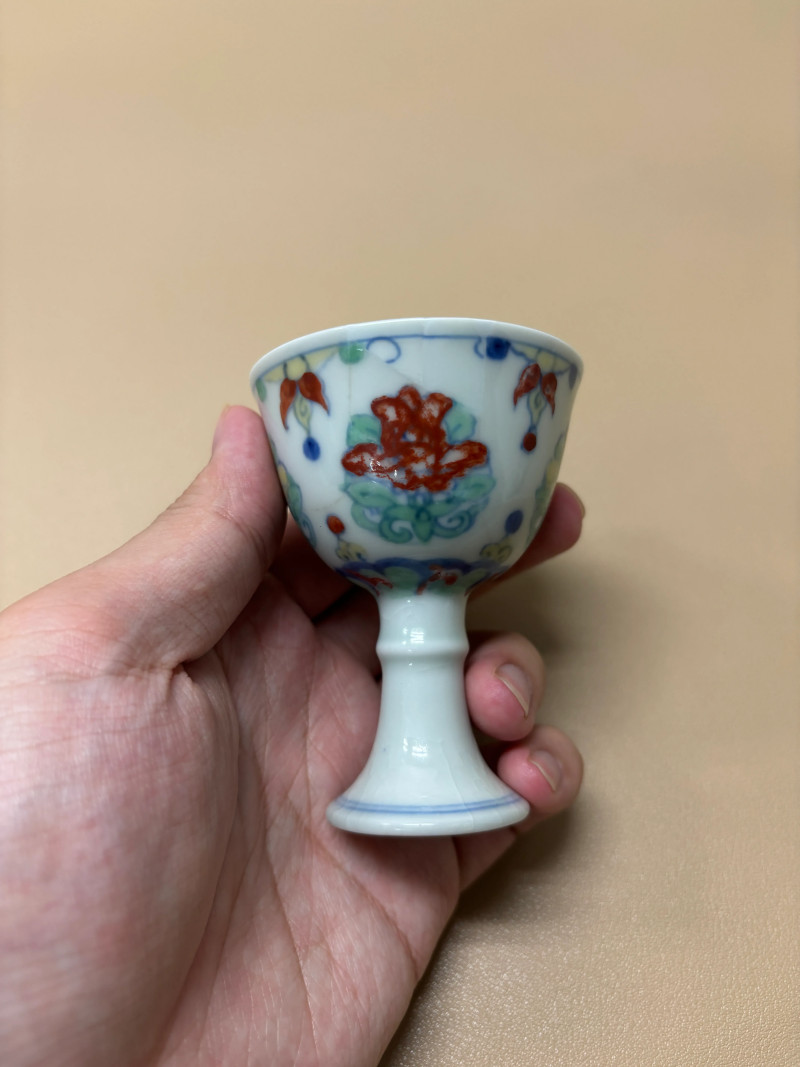 明成化 斗彩花卉纹高足杯 - 图2