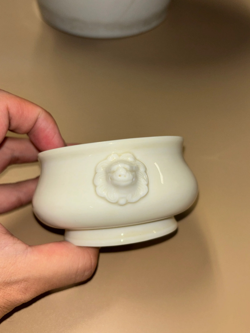 清 青花骏马图花盆、德化白釉兽耳炉 - 图5