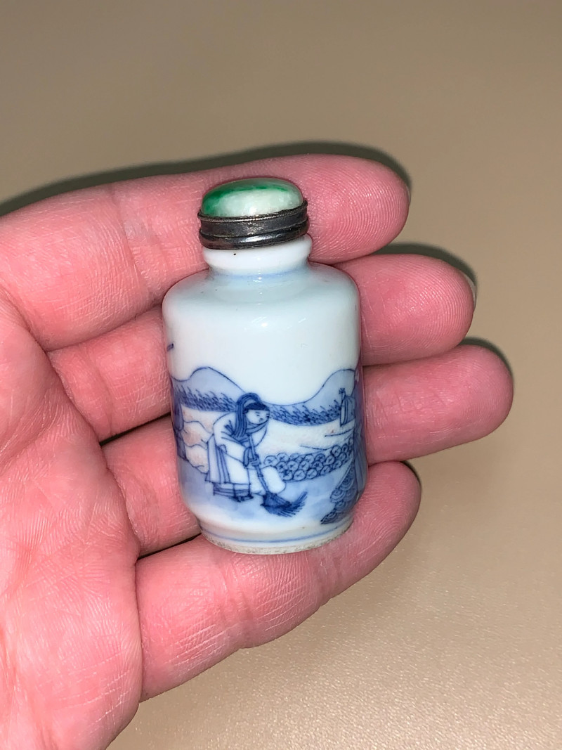 清中期 青花釉里红铁莲花故事鼻烟壶 - 图3
