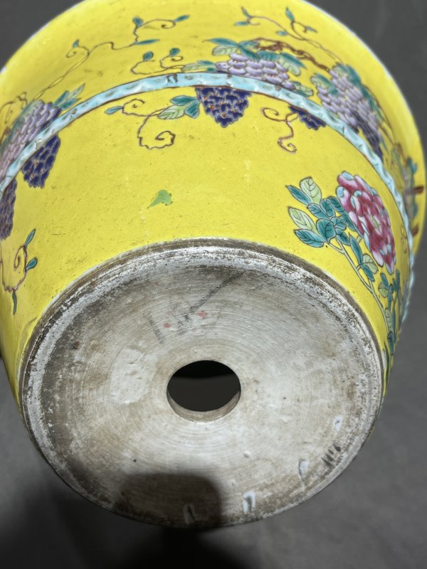 清 黄地粉彩葡萄花鸟纹花盆 - 图7